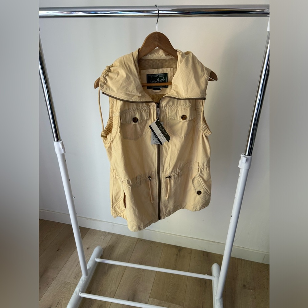 NWT Women’s‎ Woolrich Beige Vest Size Large